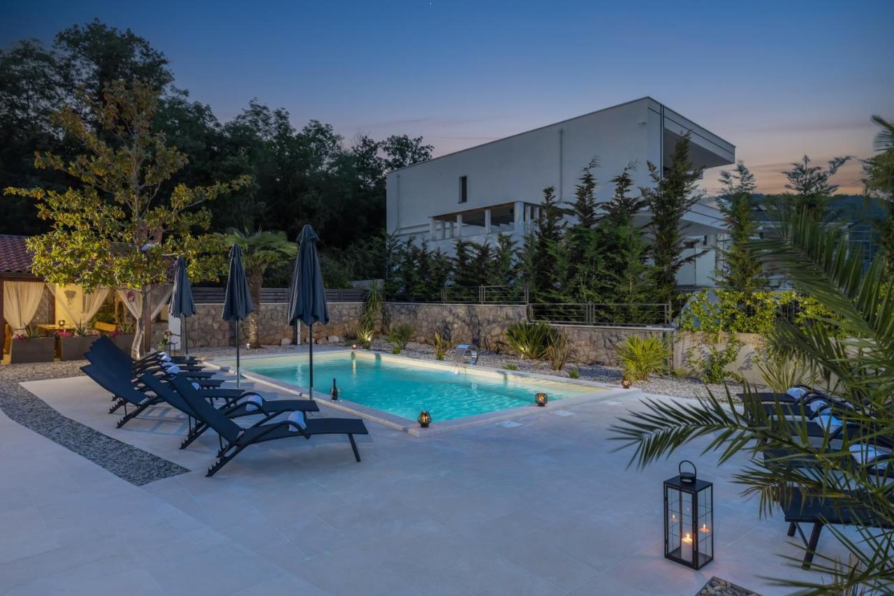 Villa Adriatic, Apartment Chiara With Sea View And Heated Swimming Pool, Free Private Parking, Ičići Zewnętrze zdjęcie